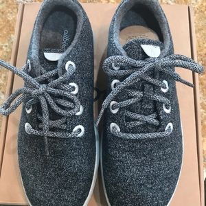 NWT Women‘s shoes.  9W. Allbirds wool runners.
